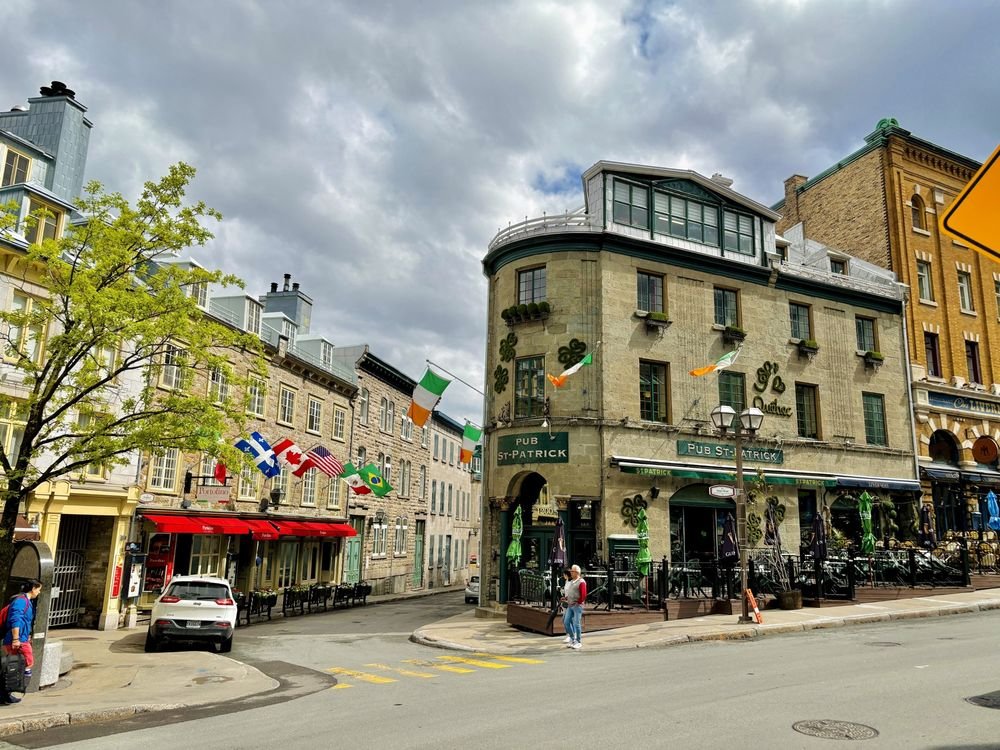 Au coin de la rue, Vieux-Québec